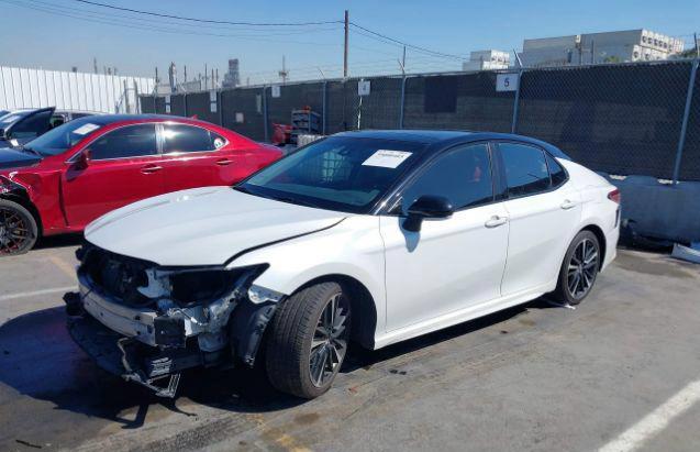 Toyota Camry XSE 2018 White VIN:4T1B61HK2JU131116