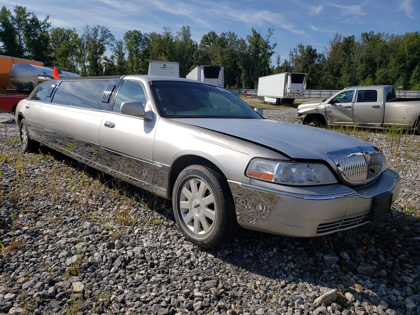 2005 LINCOLN TOWN CAR E - 1L1FM88W15Y671236