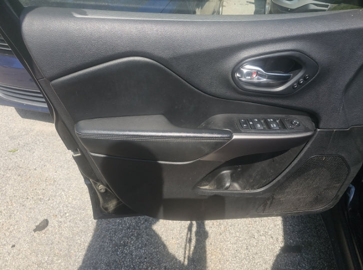 Jeep Cherokee Limited 2019 – Leather Interior, 2.4L, FWD | VIN: 1C4PJLDBXKD300472