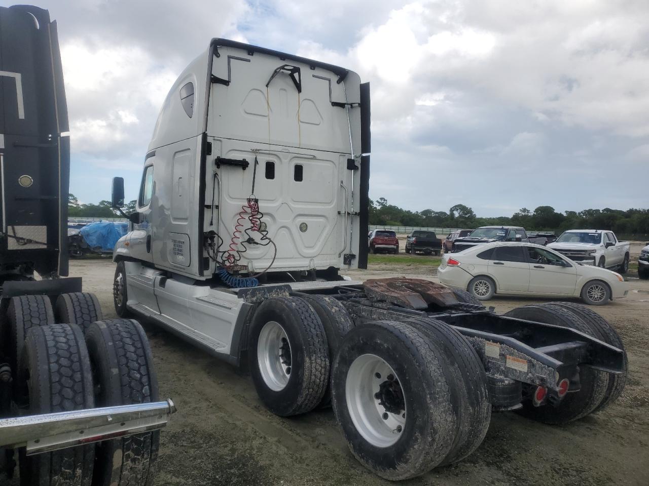 2014 FREIGHTLINER CASCADIA 1 - 1FUJGLDR0ELFH6646