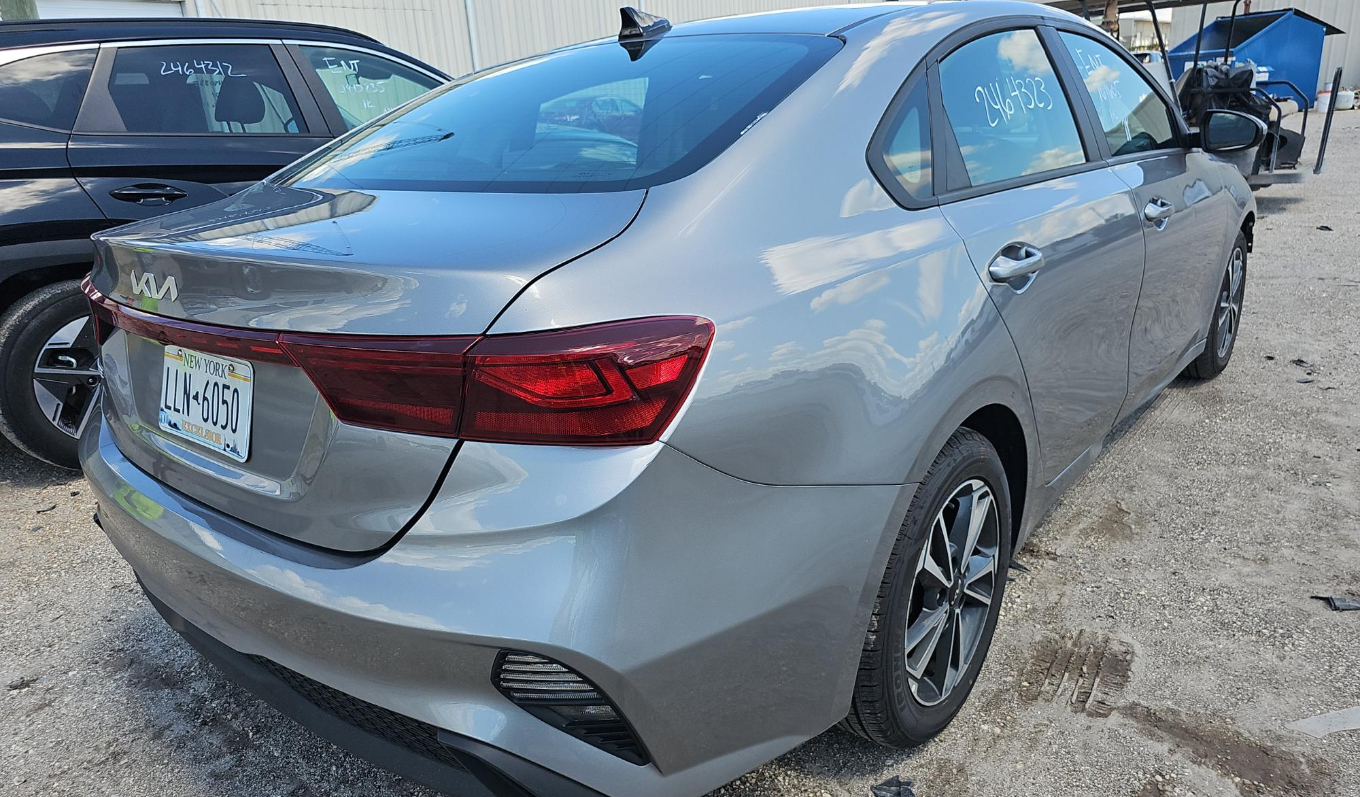 2022 Kia Forte LXS | Gray | 2.0L I4 FWD Sedan | VIN: 3KPF24AD2NE426641