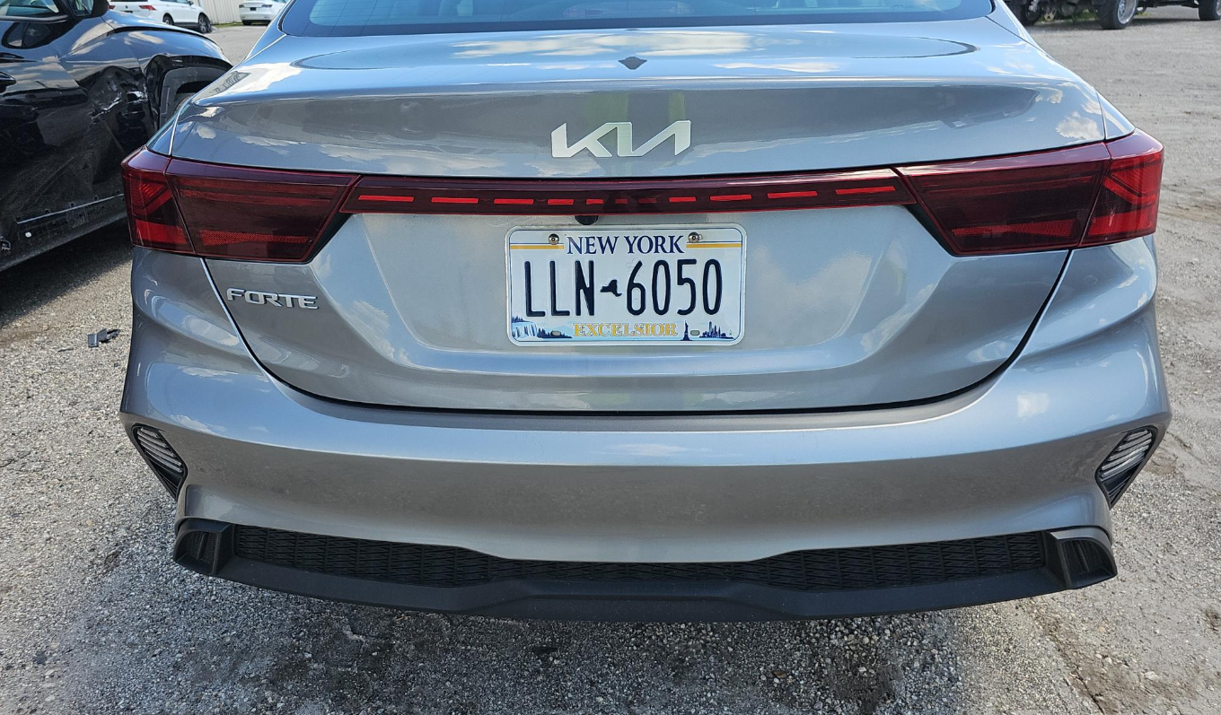 2022 Kia Forte LXS | Gray | 2.0L I4 FWD Sedan | VIN: 3KPF24AD2NE426641
