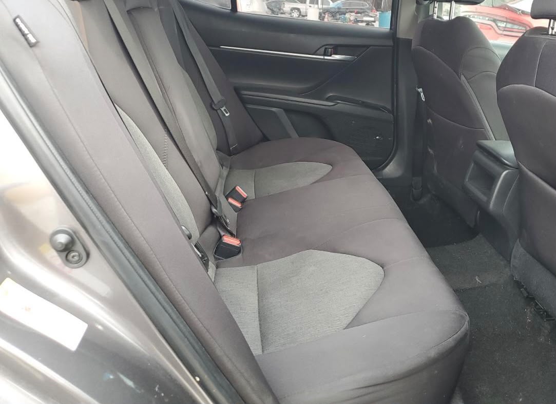 2018 Toyota Camry LE 4T1B11HK3JU025840 Gray | 2.5L I4 FWD Sedan