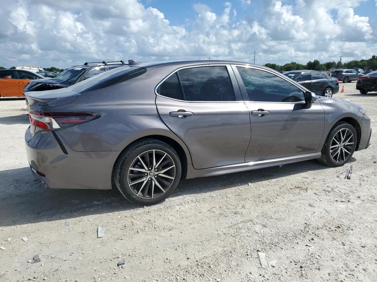 2021 Toyota Camry SE | Gray | 2.5L I4 FWD Sedan | VIN: 4T1G11AK1MU536127