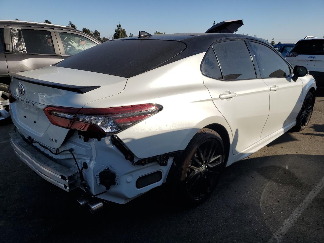 2021 Toyota Camry XSE | White | 2.5L I4 FWD Sedan | VIN: 4T1K61AK2MU483689