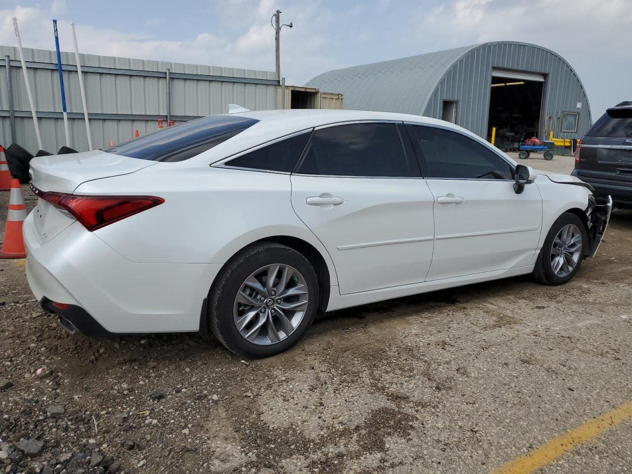 2022 Toyota Avalon XLE – VIN: 4T1AZ1FB6NU077928 | White | Luxury V6 Sedan with Front-End Damage