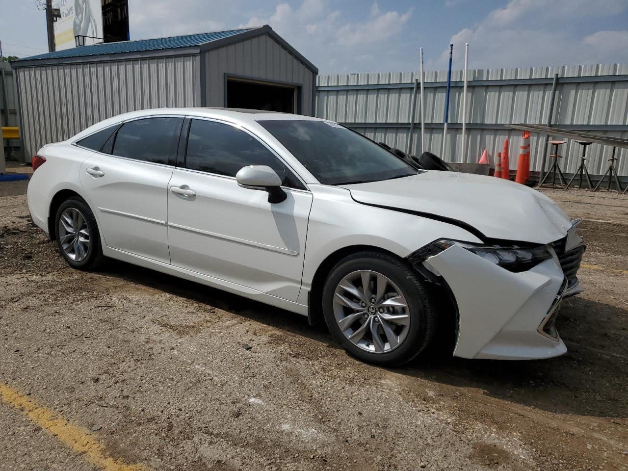 2022 Toyota Avalon XLE – VIN: 4T1AZ1FB6NU077928 | White | Luxury V6 Sedan with Front-End Damage