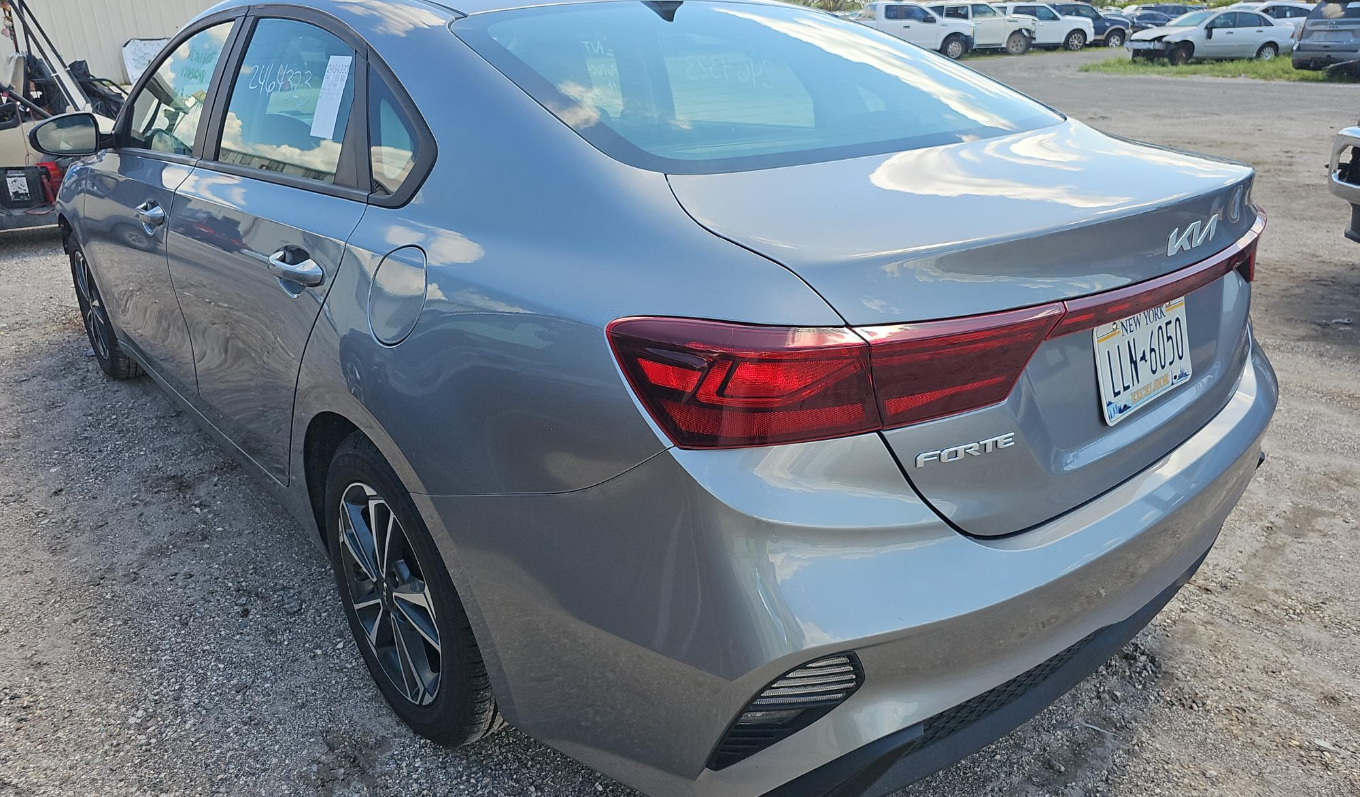 2022 Kia Forte LXS | Gray | 2.0L I4 FWD Sedan | VIN: 3KPF24AD2NE426641