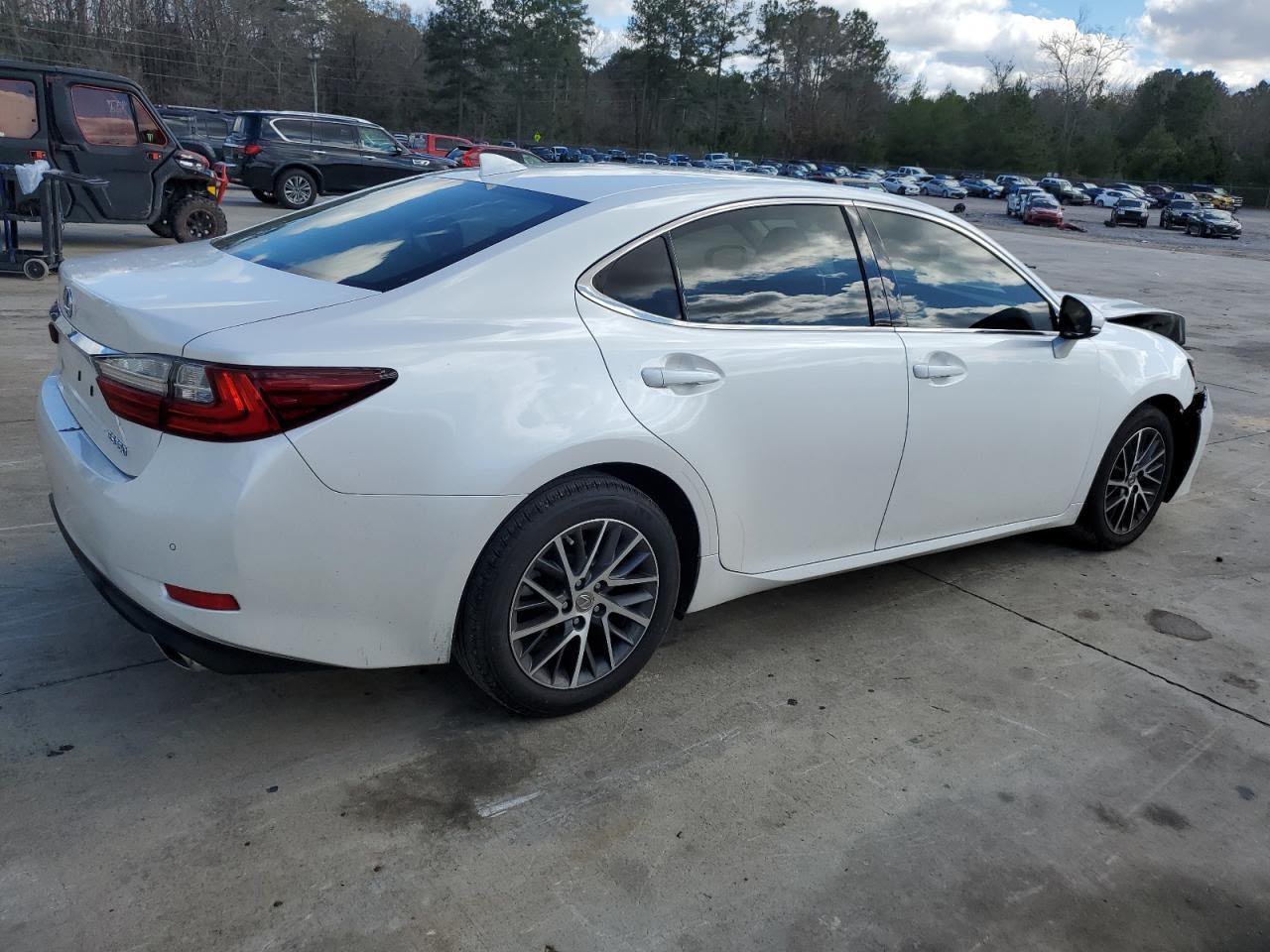 2018 Lexus ES 350 | White | 3.5L V6 FWD Sedan | VIN: 58ABK1GG6JU082827