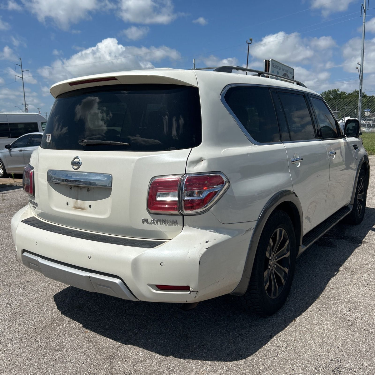 Nissan Armada Platinum 2017 – 5.6L V8 4WD Luxury SUV | White | VIN: JN8AY2NE5H9706065