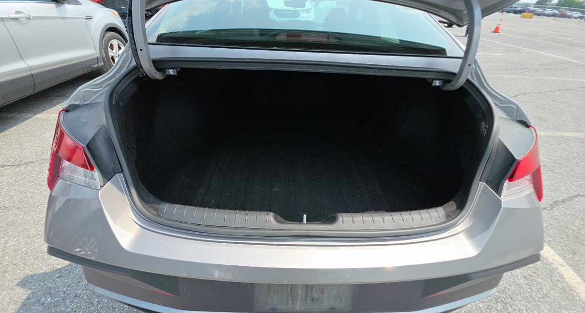 Hyundai Elantra SEL 2024 Gray – 2.0L FWD Sedan | VIN: KMHLM4DG7RU657508
