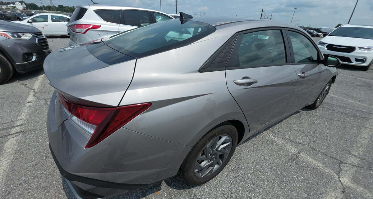 Hyundai Elantra SEL 2024 Gray – 2.0L FWD Sedan | VIN: KMHLM4DG7RU657508