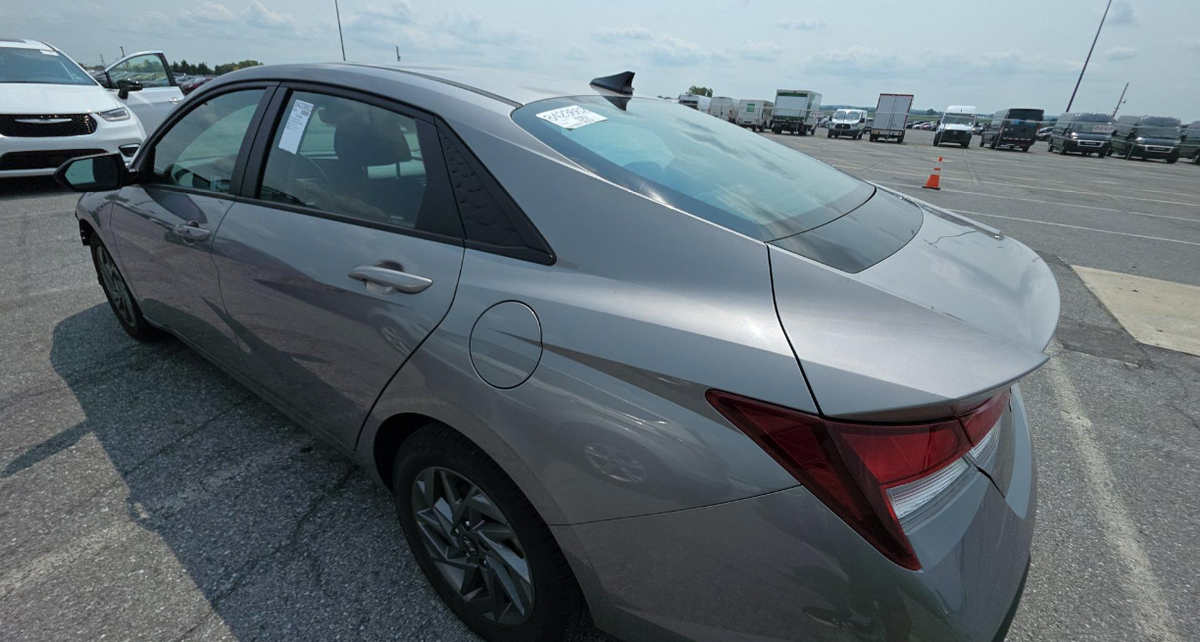 Hyundai Elantra SEL 2024 Gray – 2.0L FWD Sedan | VIN: KMHLM4DG7RU657508