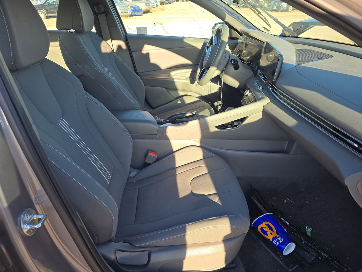 Hyundai Elantra SEL 2024 Gray – 2.0L FWD Sedan | VIN: KMHLM4DG7RU657508