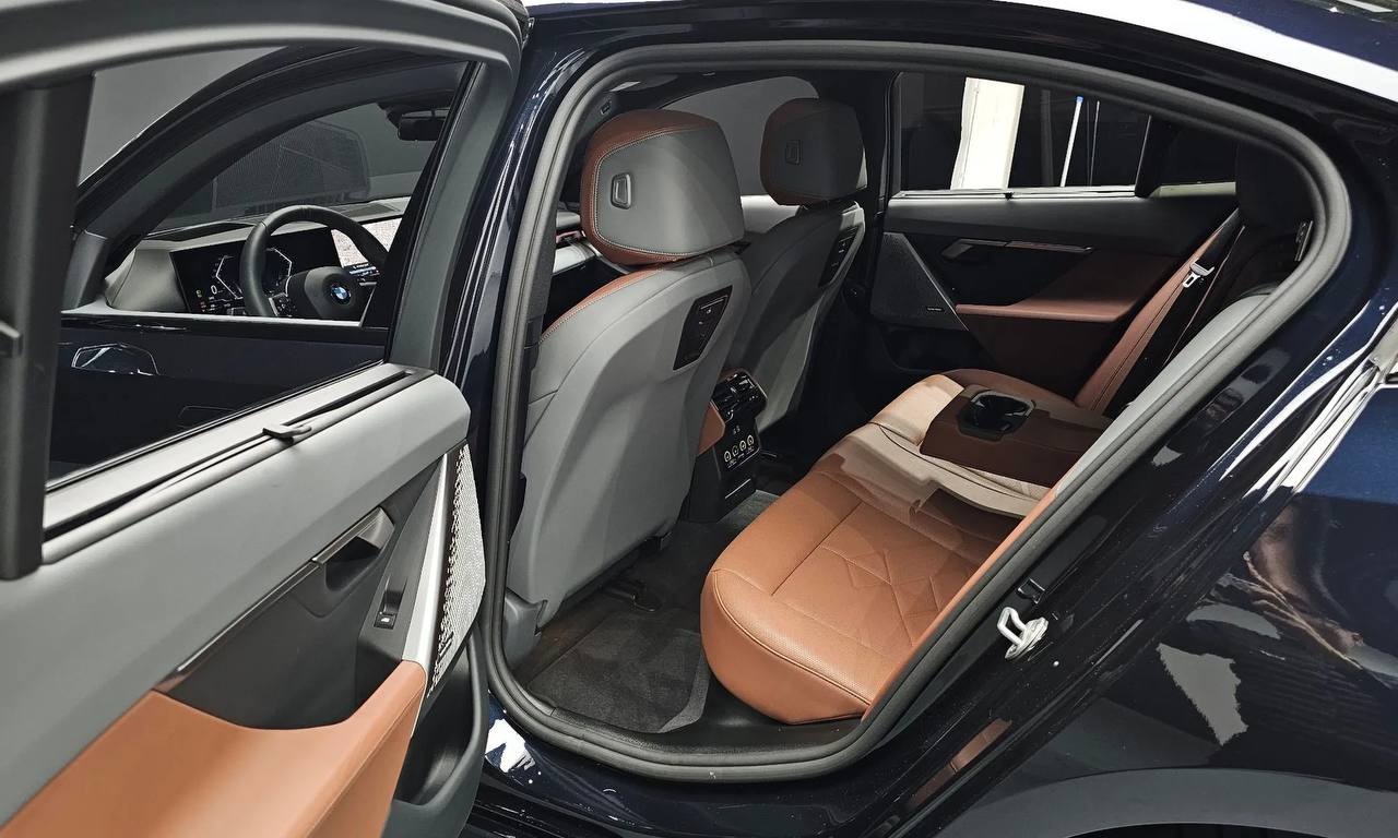 2025 BMW 5 Series 530i xDrive M Sport (G60) | Black | VIN: WBA51FJ02SCU32088