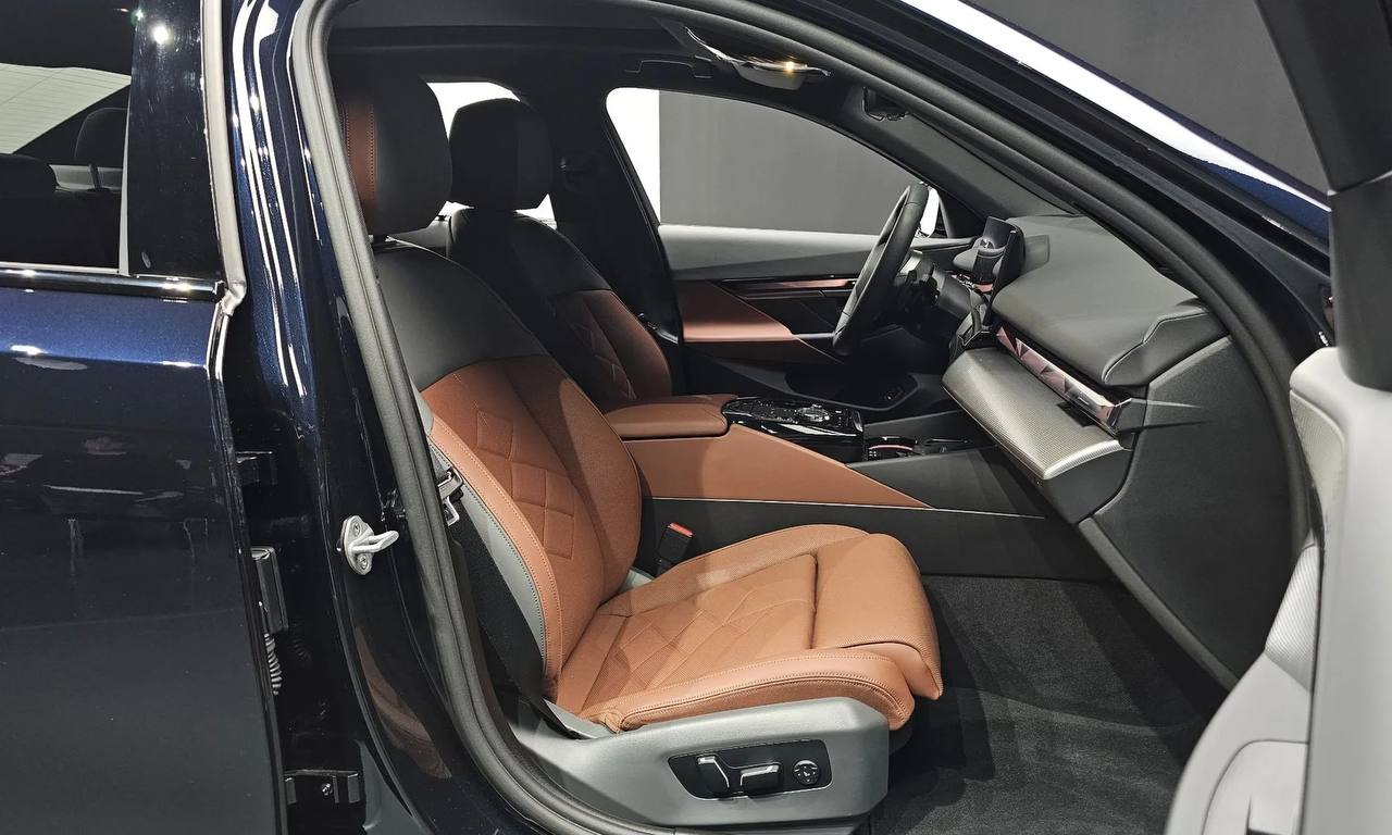 2025 BMW 5 Series 530i xDrive M Sport (G60) | Black | VIN: WBA51FJ02SCU32088