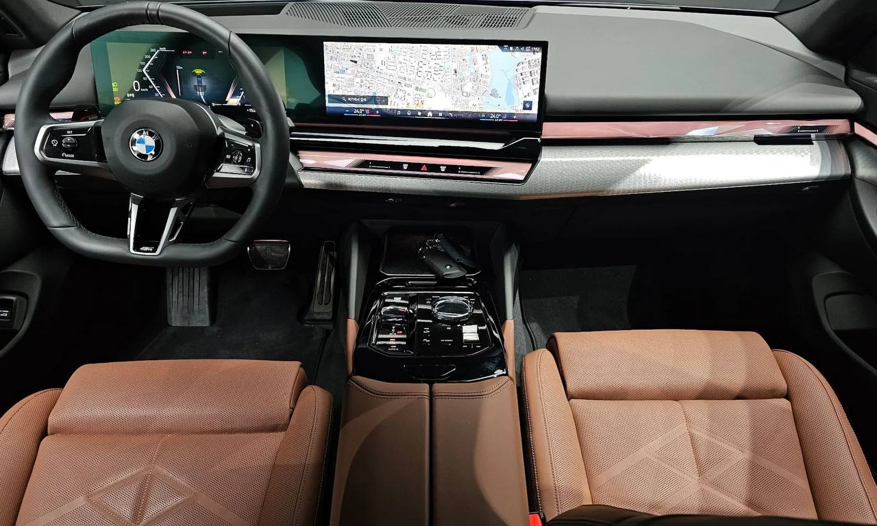 2025 BMW 5 Series 530i xDrive M Sport (G60) | Black | VIN: WBA51FJ02SCU32088