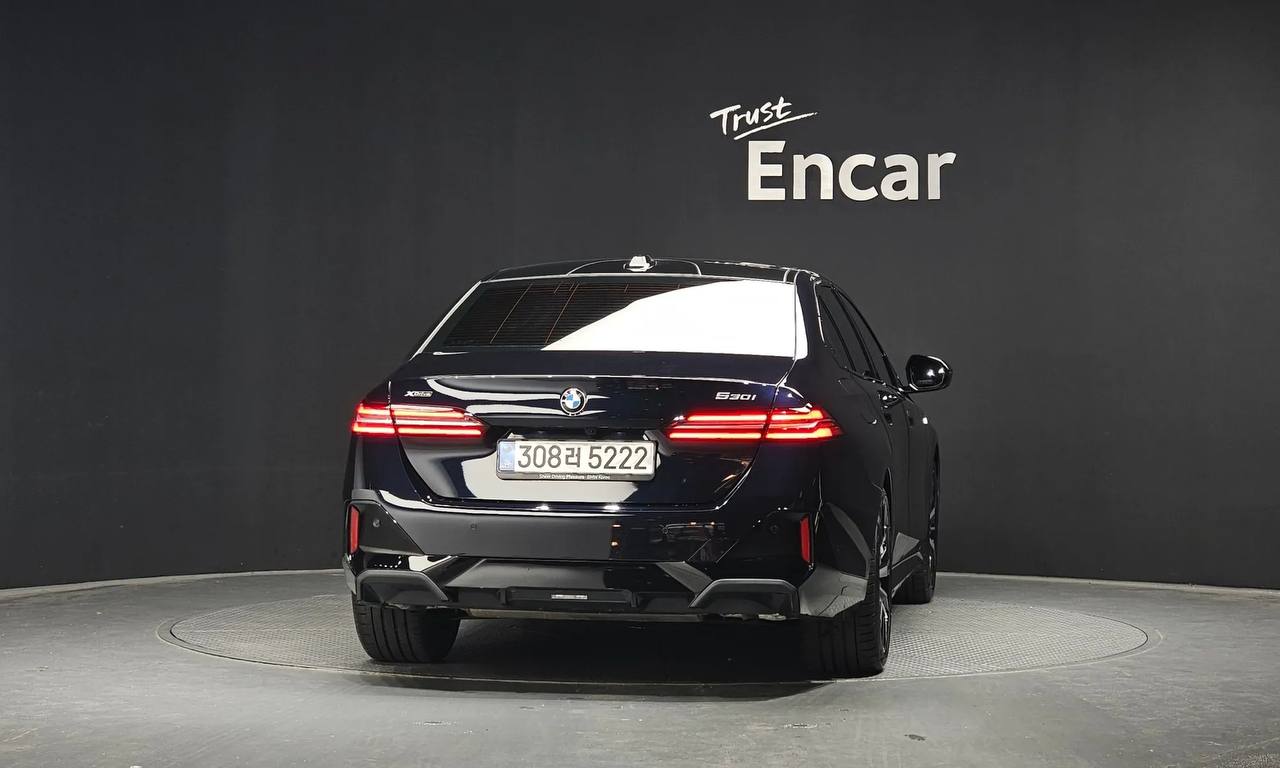 2025 BMW 5 Series 530i xDrive M Sport (G60) | Black | VIN: WBA51FJ02SCU32088