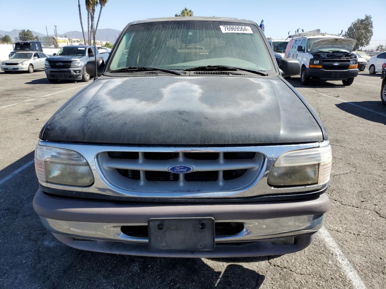 1996 FORD EXPLORER - 1FMDU32P1TZA34378 — photo 4