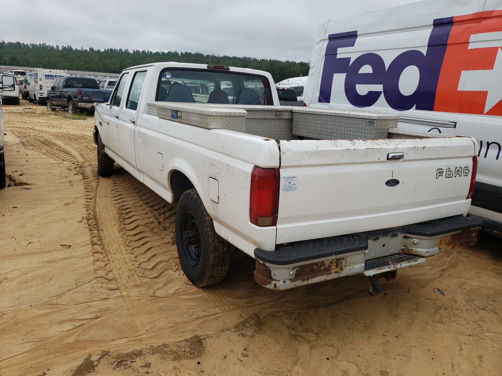 1997 FORD F350 - 1FTJW35G7VEC03777 — photo 3
