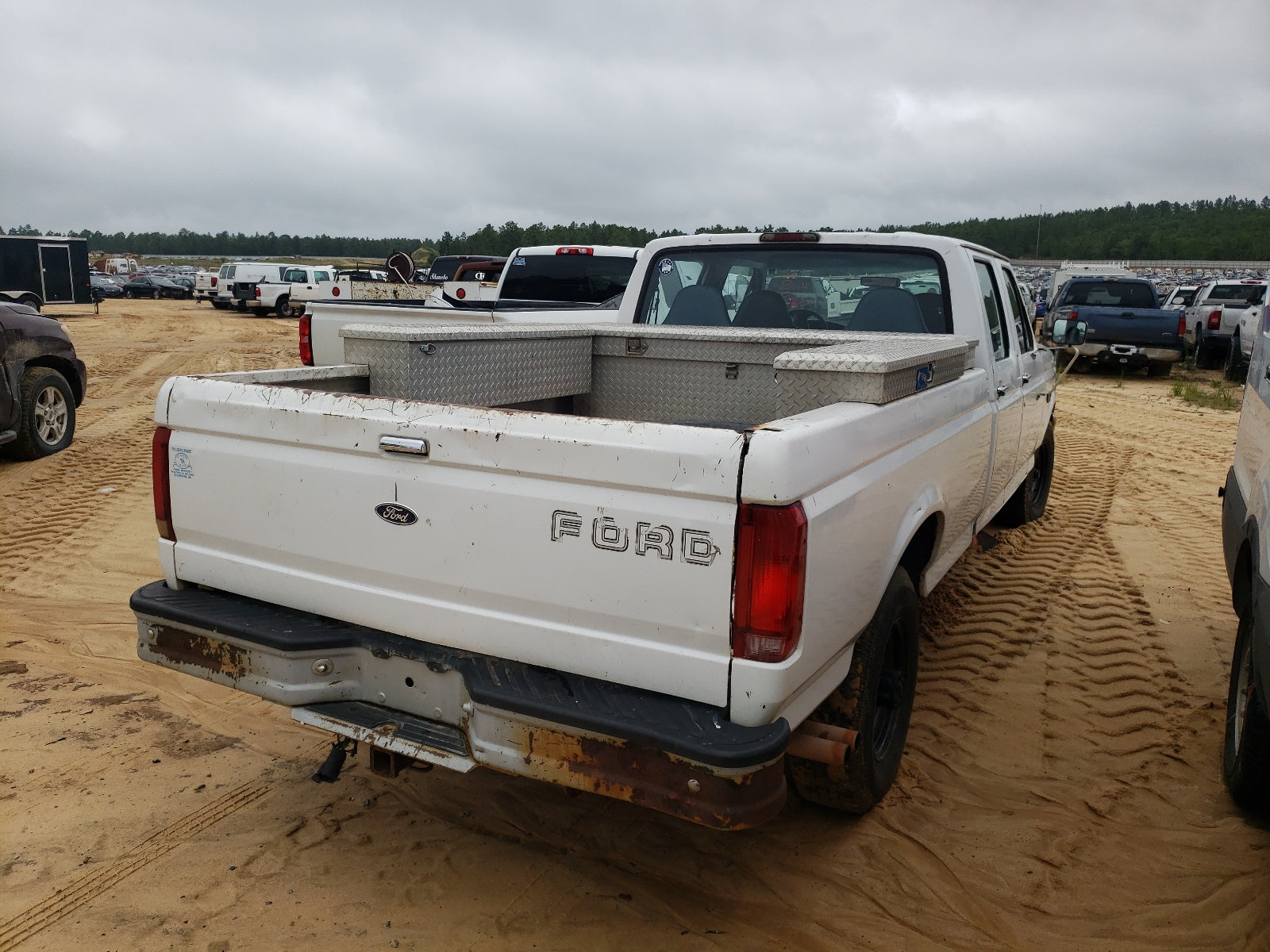 1997 FORD F350 - 1FTJW35G7VEC03777 — photo 4