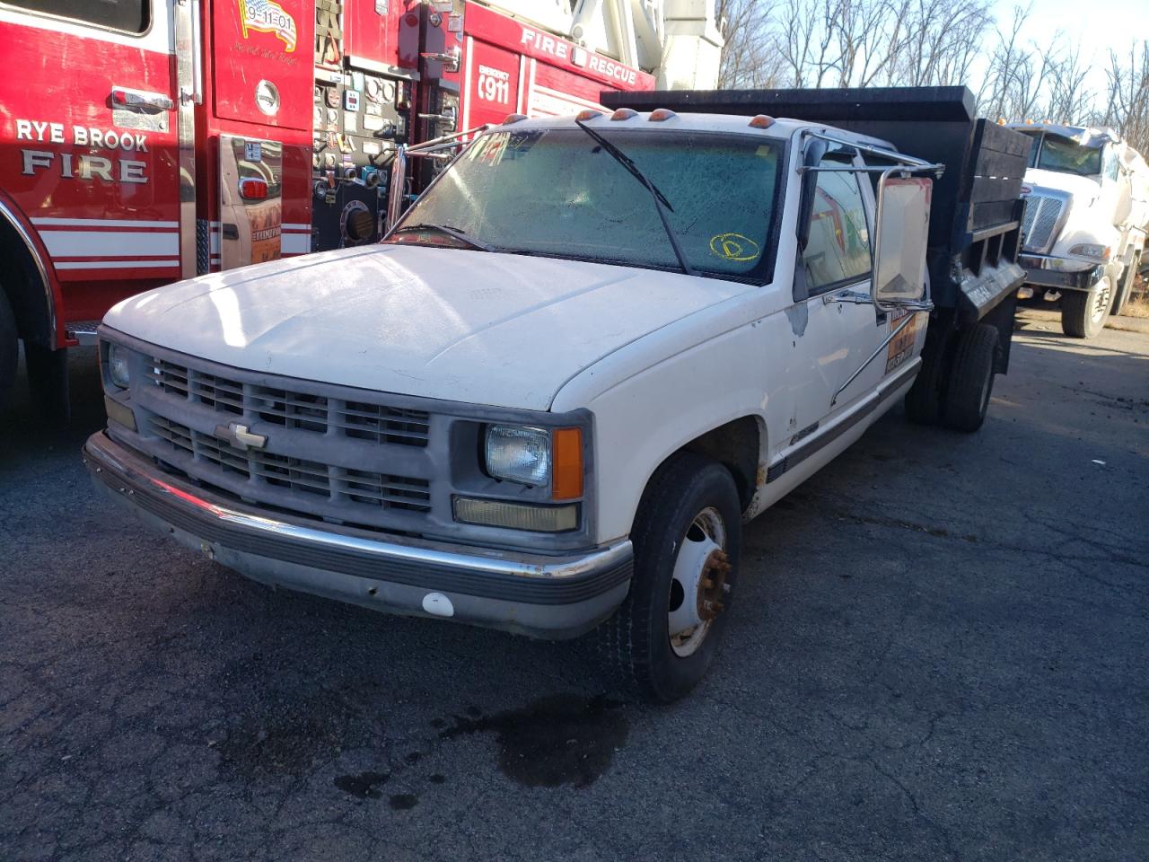 1998 CHEVROLET GMT-400 C3 - 1GBHC33F4WF053838 — photo 2
