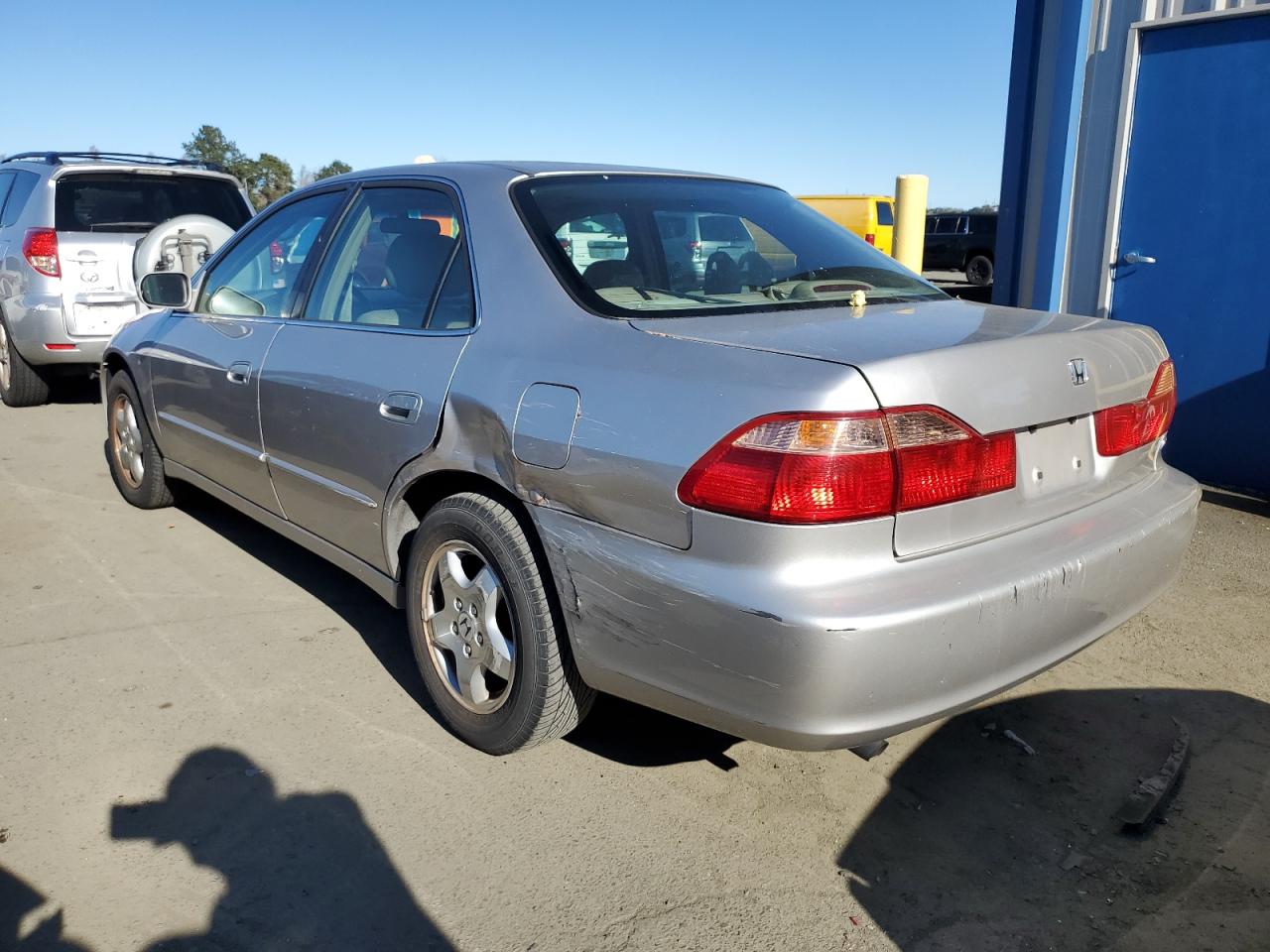 1998 HONDA ACCORD EX - 1HGCG1659WA035089 — photo 2
