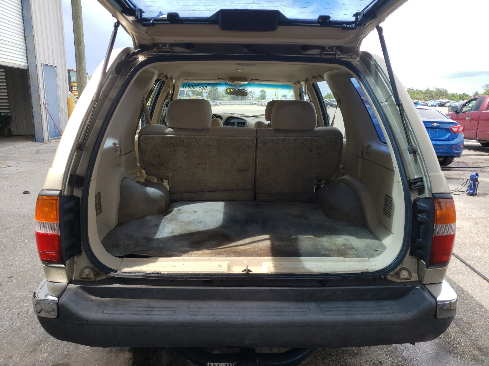1998 NISSAN PATHFINDER - JN8AR05Y6WW260129 — photo 9