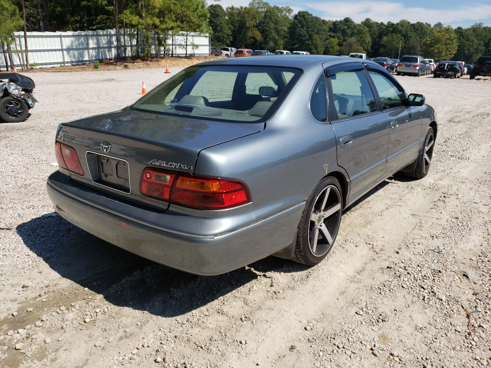 1998 TOYOTA AVALON XL - 4T1BF18B0WU237457 — photo 4