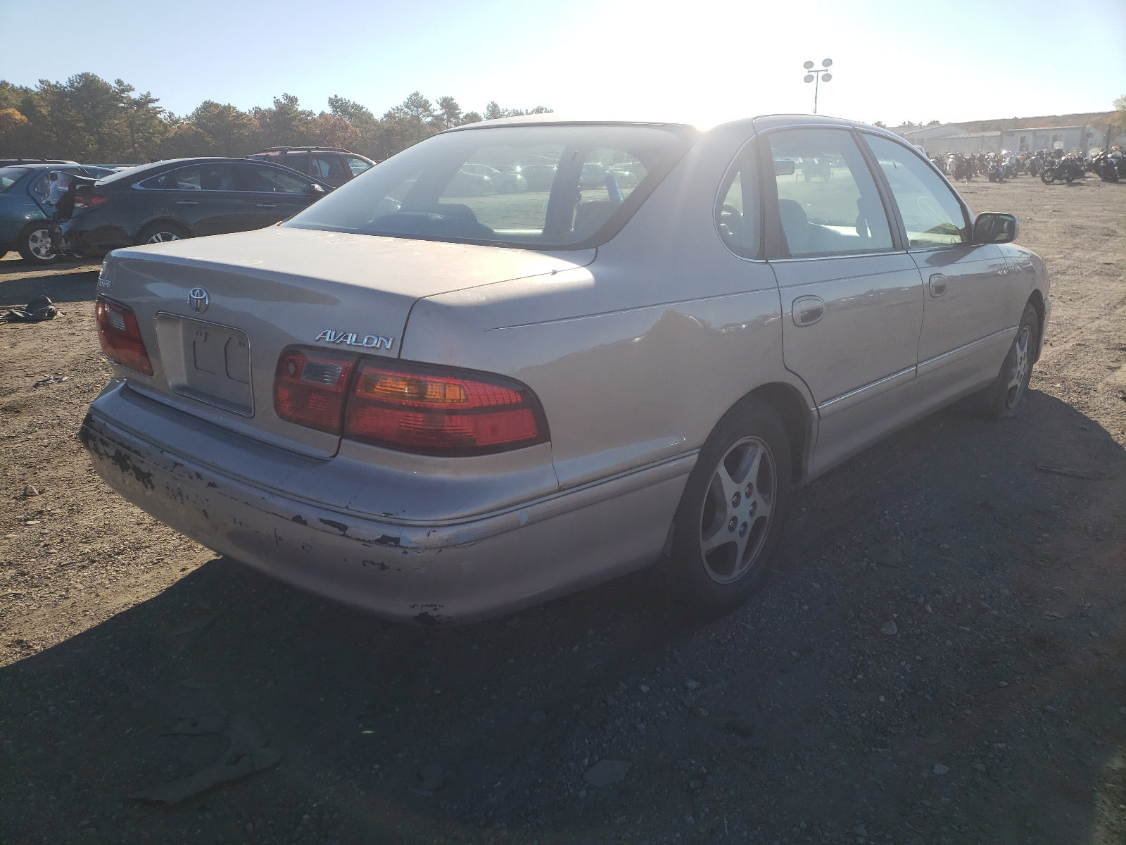 1998 TOYOTA AVALON XL - 4T1BF18B3WU251885 — photo 4