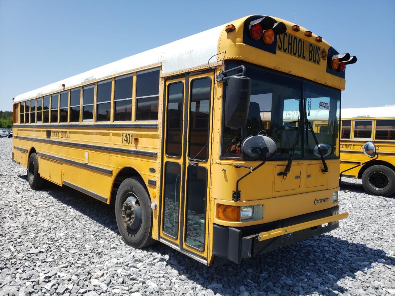 1999 INTERNATIONAL 3000 3000 - 1HVBJABN7XA021575 — photo 1