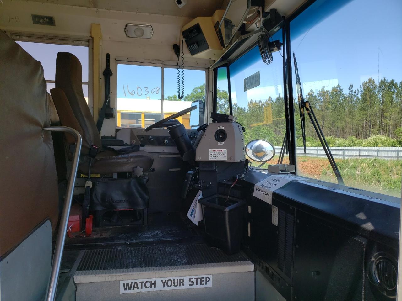 1999 INTERNATIONAL 3000 3000 - 1HVBJABN7XA021575 — photo 5