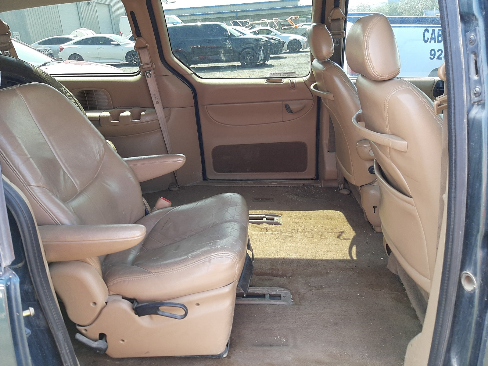 2000 CHRYSLER TOWN & COU - 1C4GP54L7YB507988 — photo 6