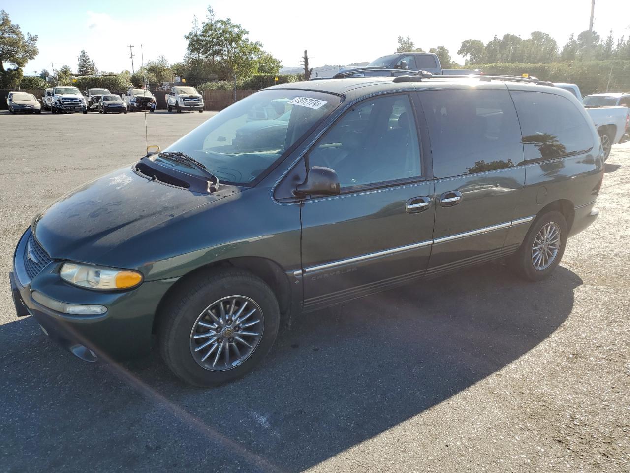 2000 CHRYSLER TOWN & COU - 1C4GT64L0YB620358 — photo 1