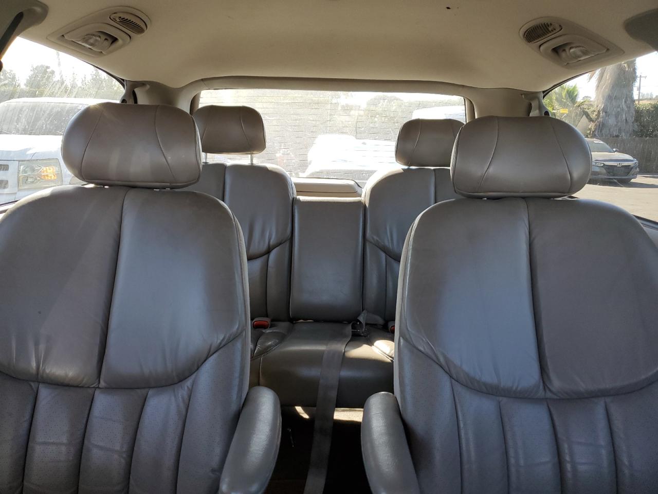 2000 CHRYSLER TOWN & COU - 1C4GT64L0YB620358 — photo 10