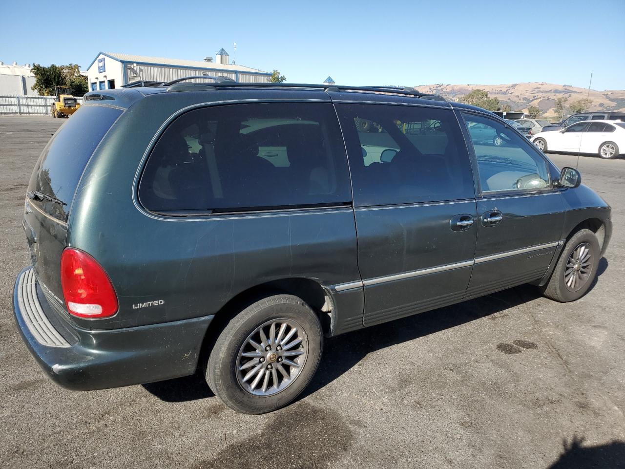 2000 CHRYSLER TOWN & COU - 1C4GT64L0YB620358 — photo 3