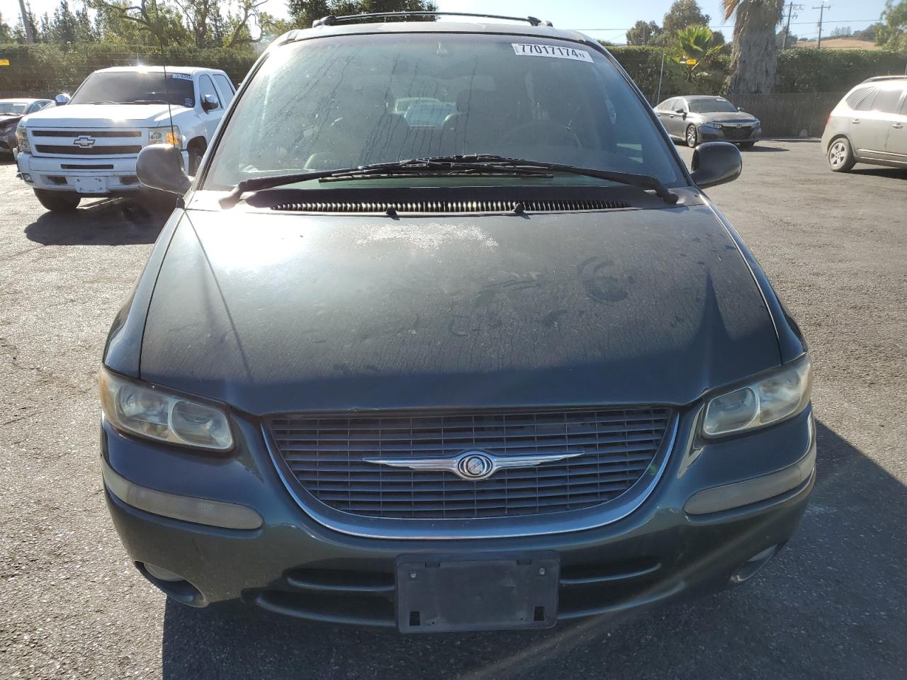 2000 CHRYSLER TOWN & COU - 1C4GT64L0YB620358 — photo 5