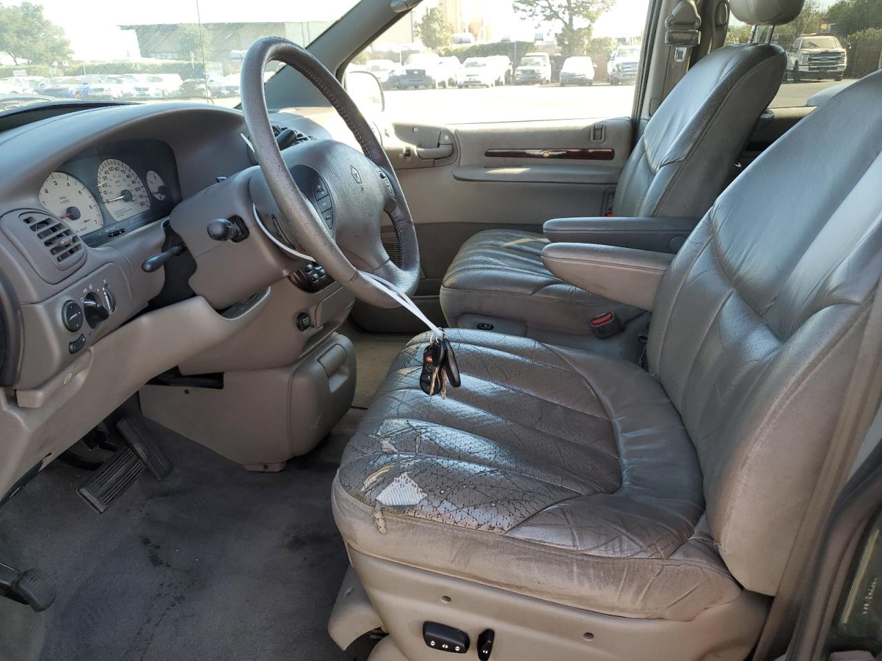 2000 CHRYSLER TOWN & COU - 1C4GT64L0YB620358 — photo 7