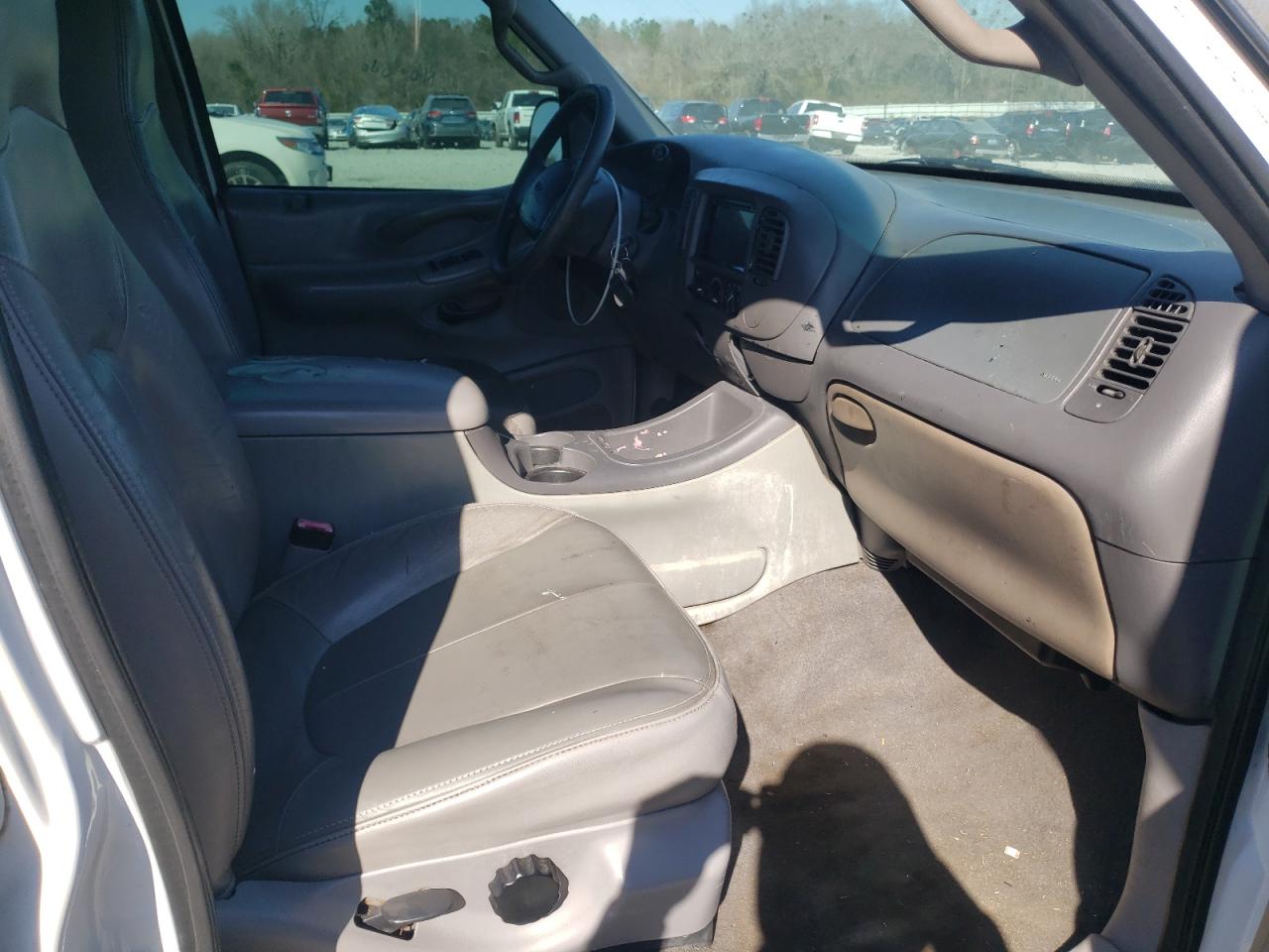 2000 FORD EXPEDITION - 1FMRU1562YLA42433 — photo 5