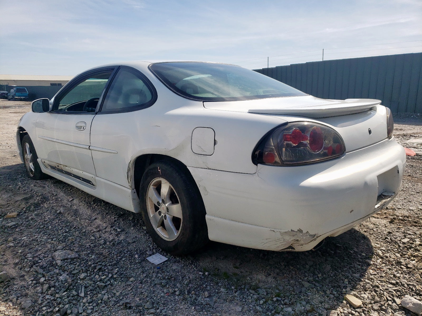 2000 PONTIAC GRAND PRIX - 1G2WP12K1YF102236 — photo 3