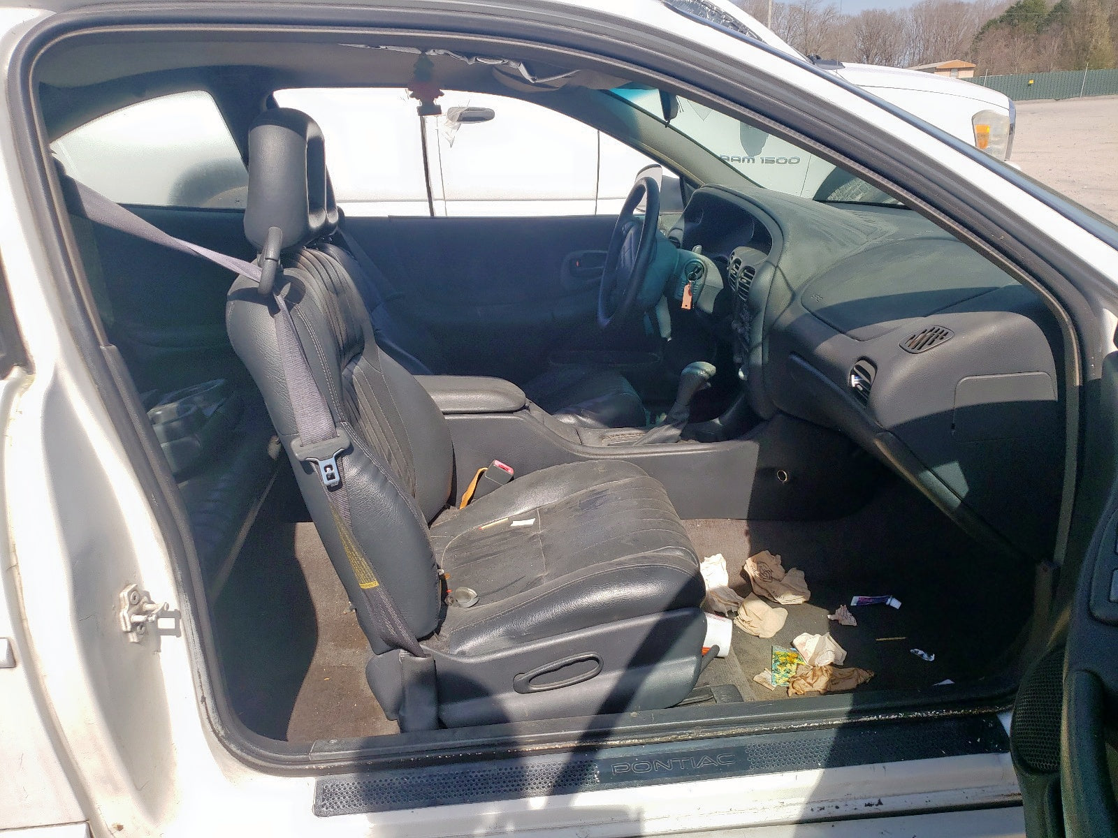 2000 PONTIAC GRAND PRIX - 1G2WP12K1YF102236 — photo 5