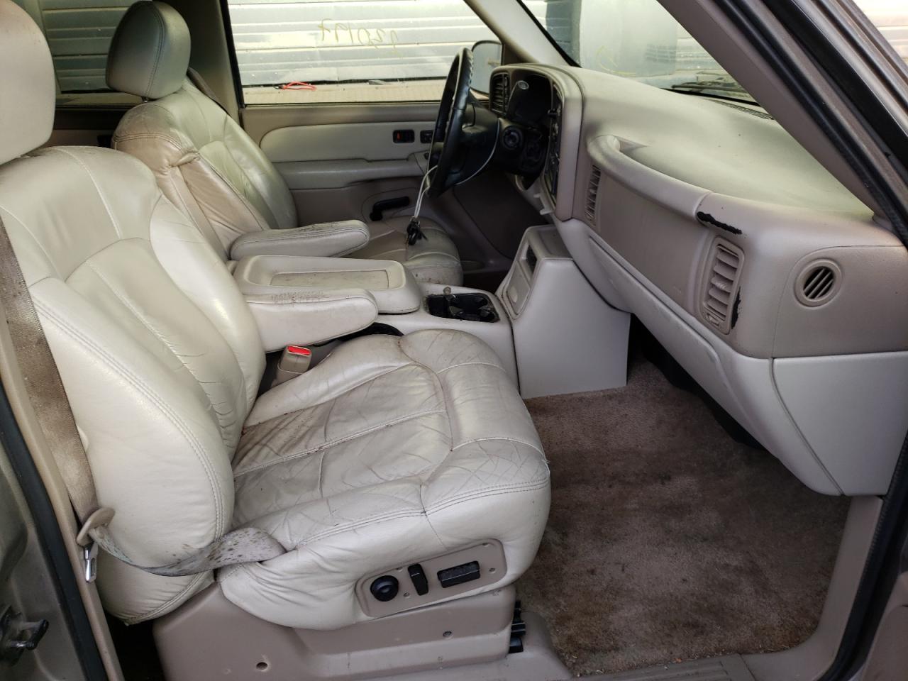 2001 CHEVROLET TAHOE K150 - 1GNEK13T41J135626 — photo 4