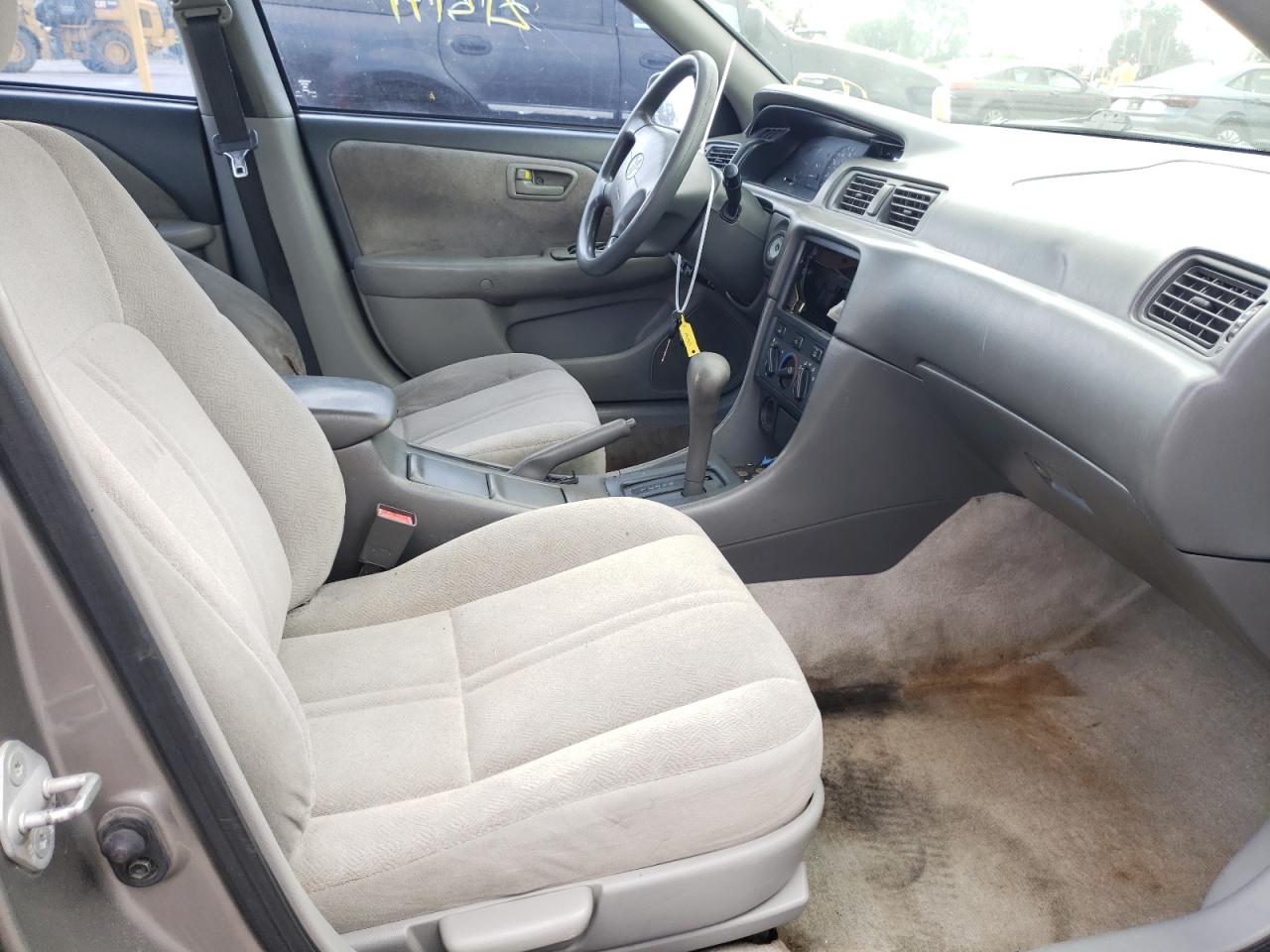 2001 TOYOTA CAMRY CE - 4T1BG22K61U117330 — photo 5