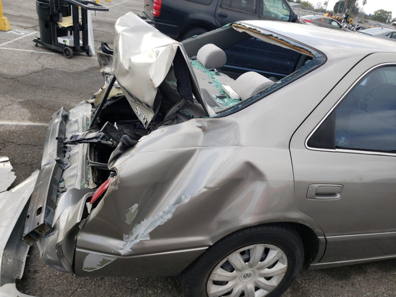 2001 TOYOTA CAMRY CE - 4T1BG22K61U117330 — photo 9