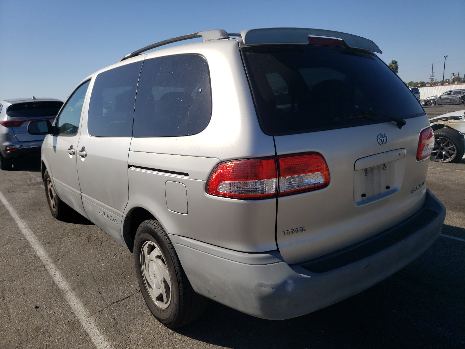 2001 TOYOTA SIENNA LE - 4T3ZF13C91U323302 — photo 3