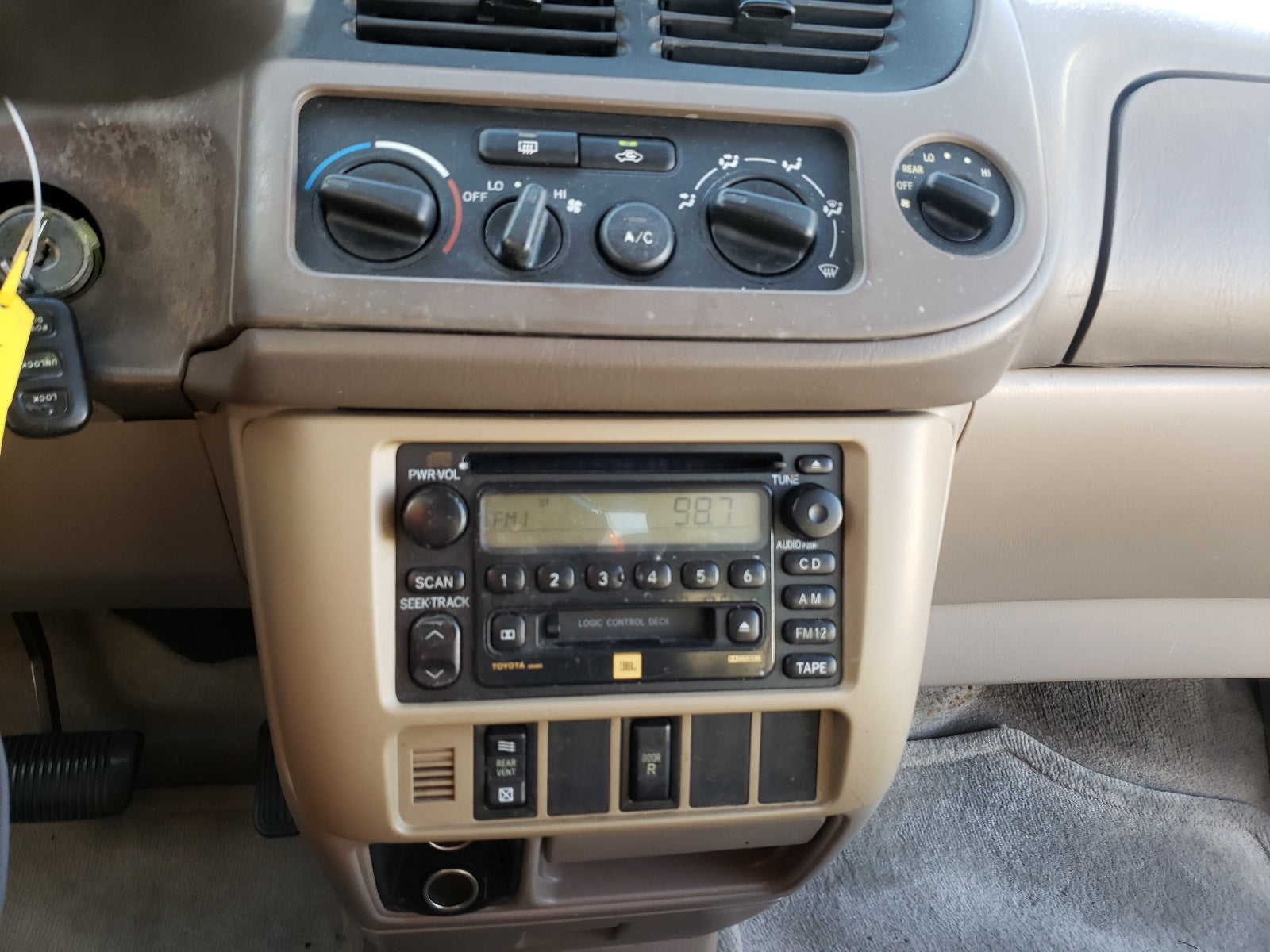 2001 TOYOTA SIENNA LE - 4T3ZF13C91U323302 — photo 8