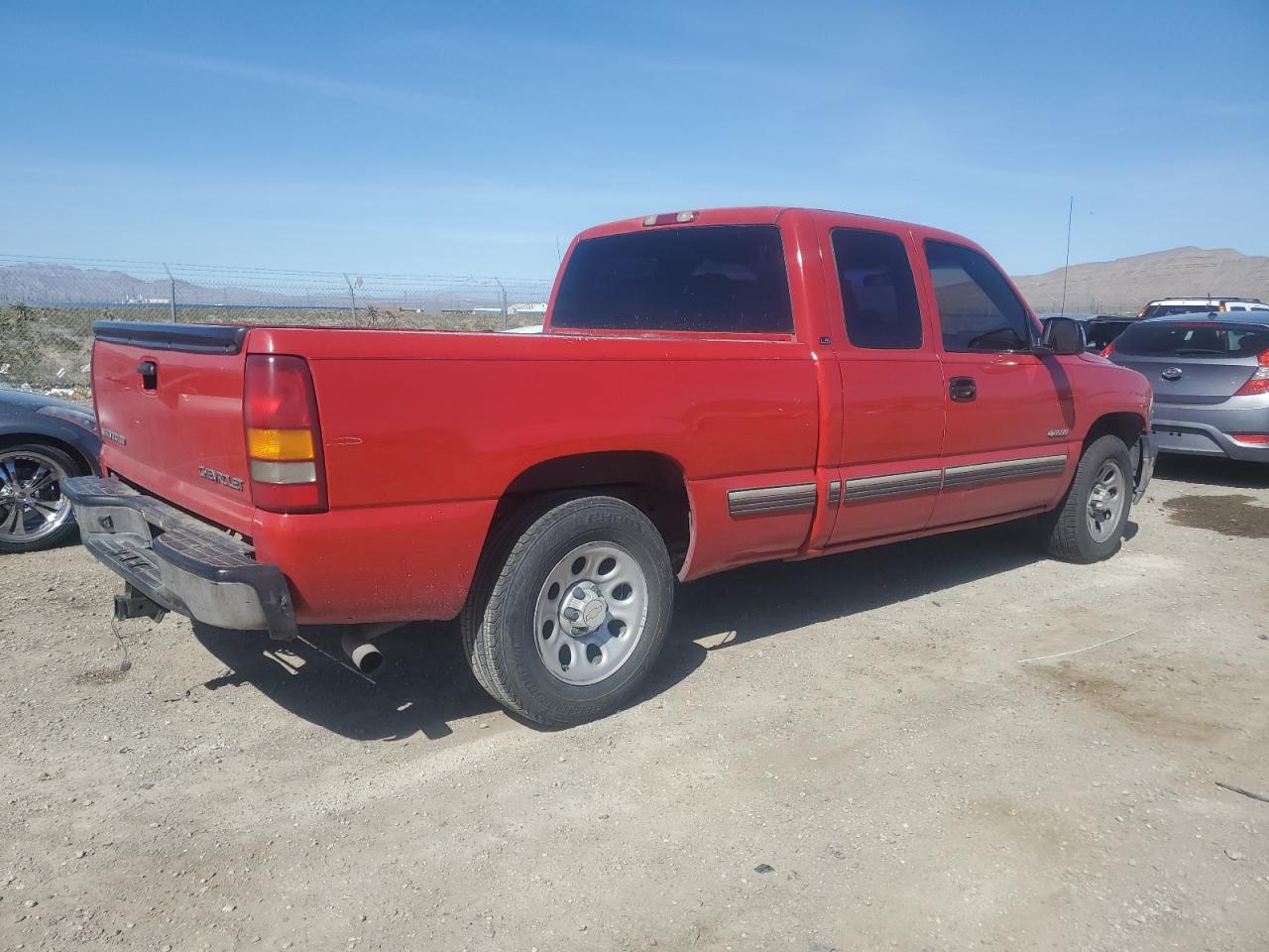 2002 CHEVROLET SILVERADO - 2GCEC19V721390829 — photo 2