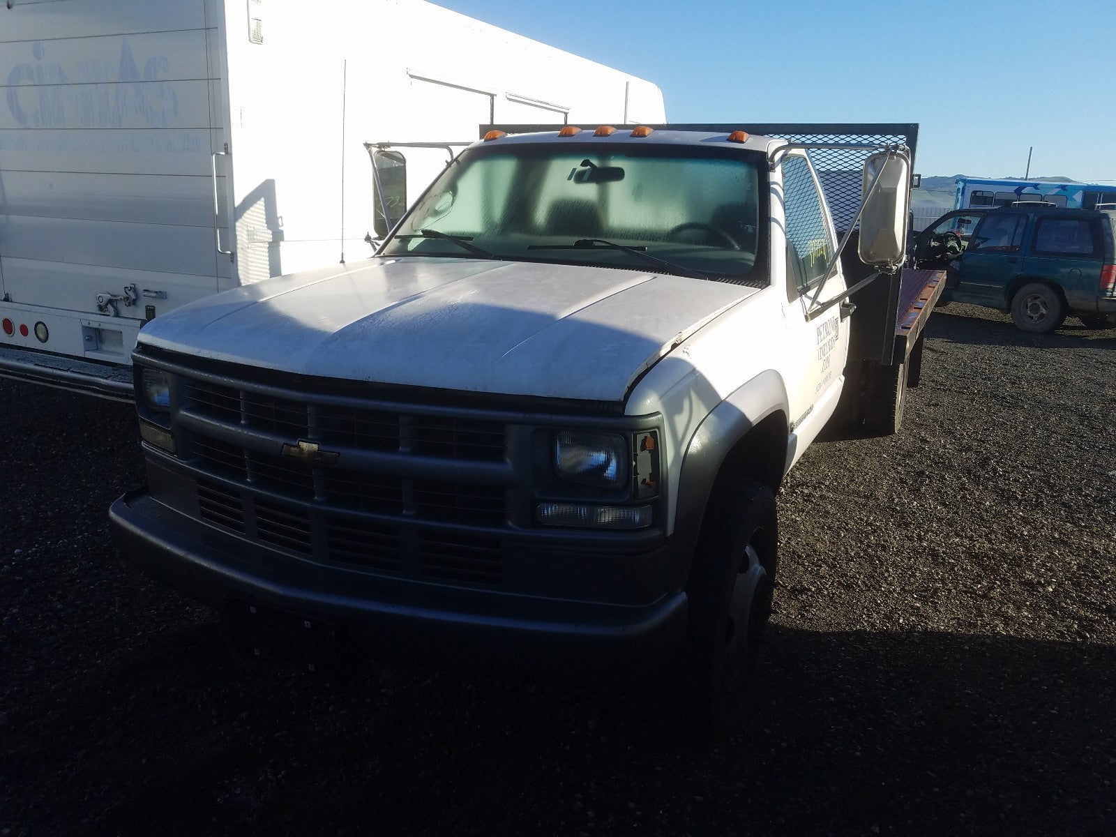 2002 CHEVROLET SILVERADO - 3GBKC34F32M111095 — photo 2