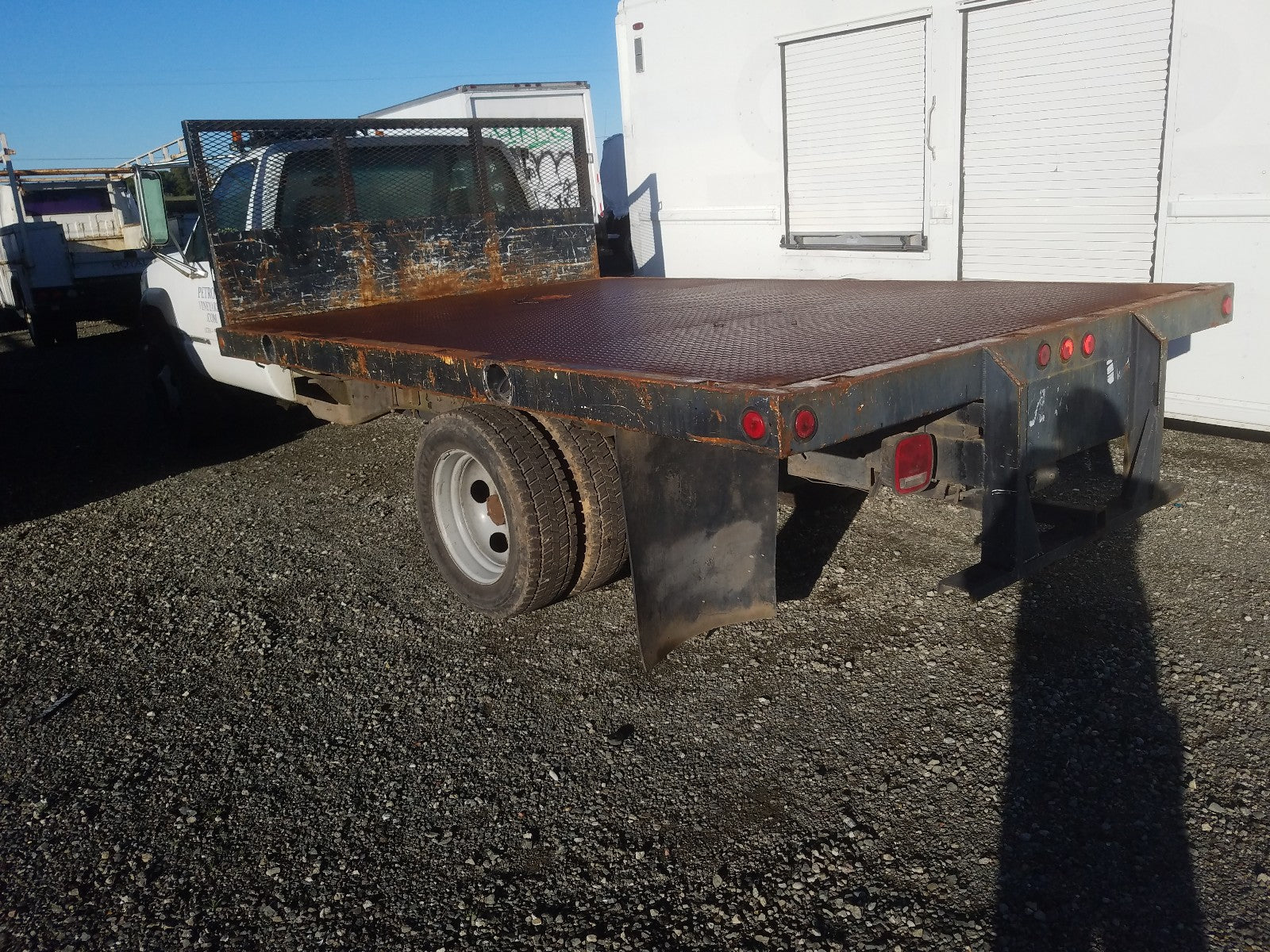 2002 CHEVROLET SILVERADO - 3GBKC34F32M111095 — photo 3