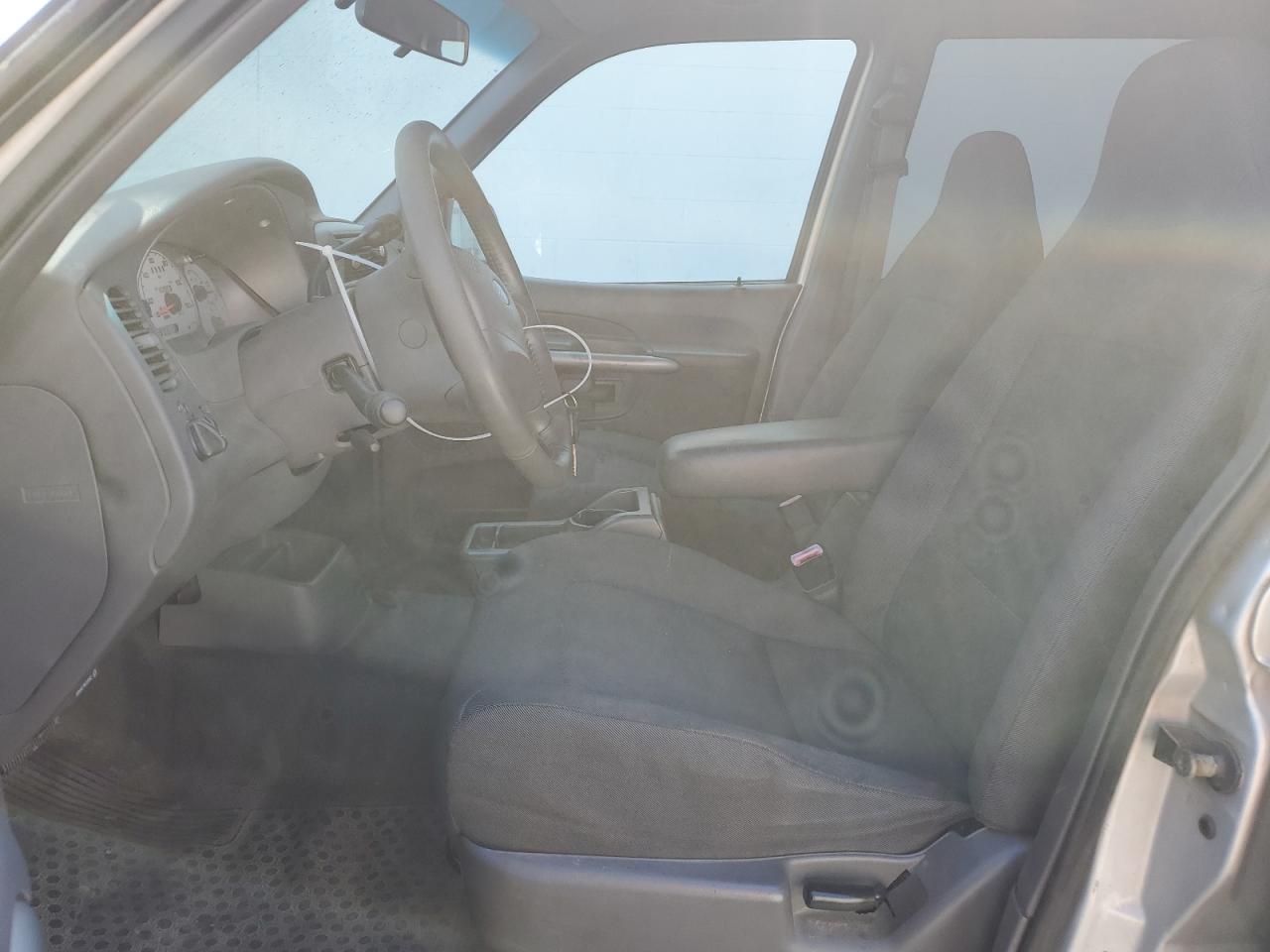 2002 FORD EXPLORER S - 1FMZU77E02UC25628 — photo 6